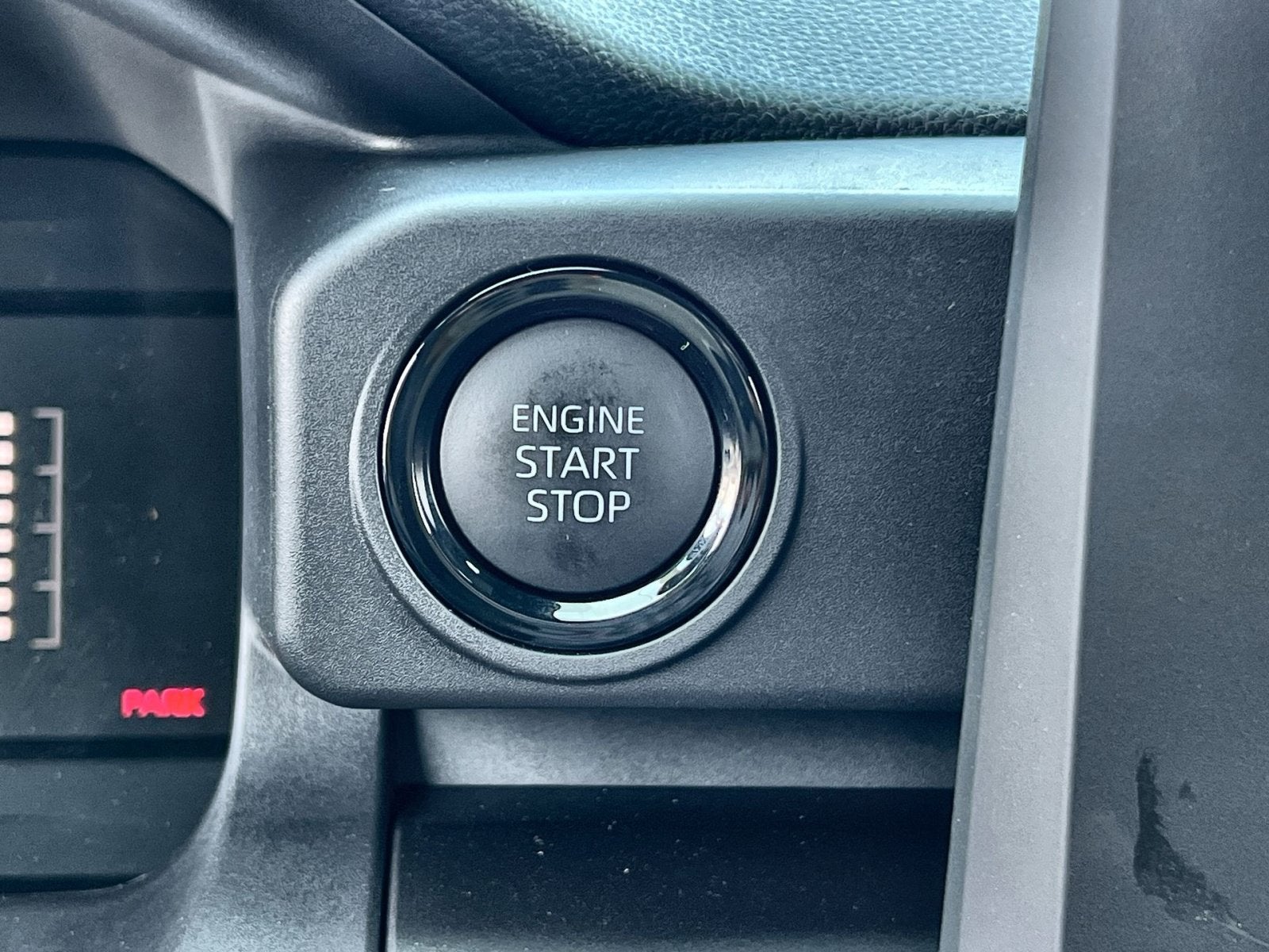 2025 Toyota Tacoma SR5 - Photo 37