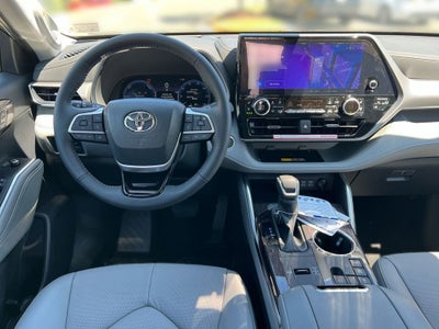 2026 Toyota Highlander Hybrid Platinum