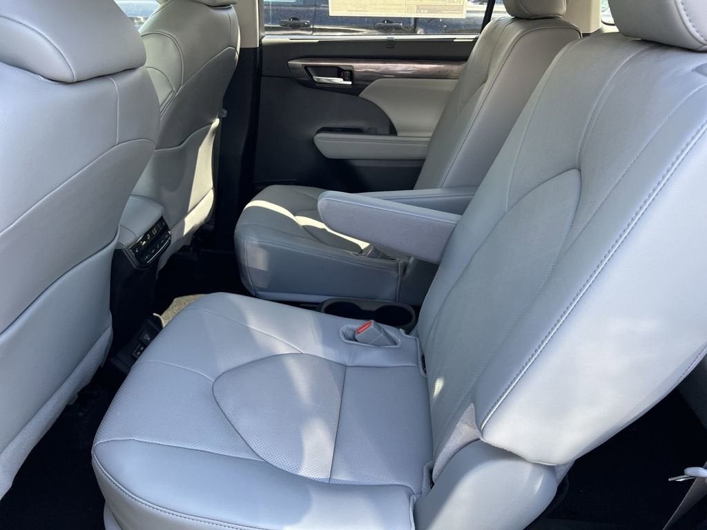 2026 Toyota Highlander Hybrid Platinum