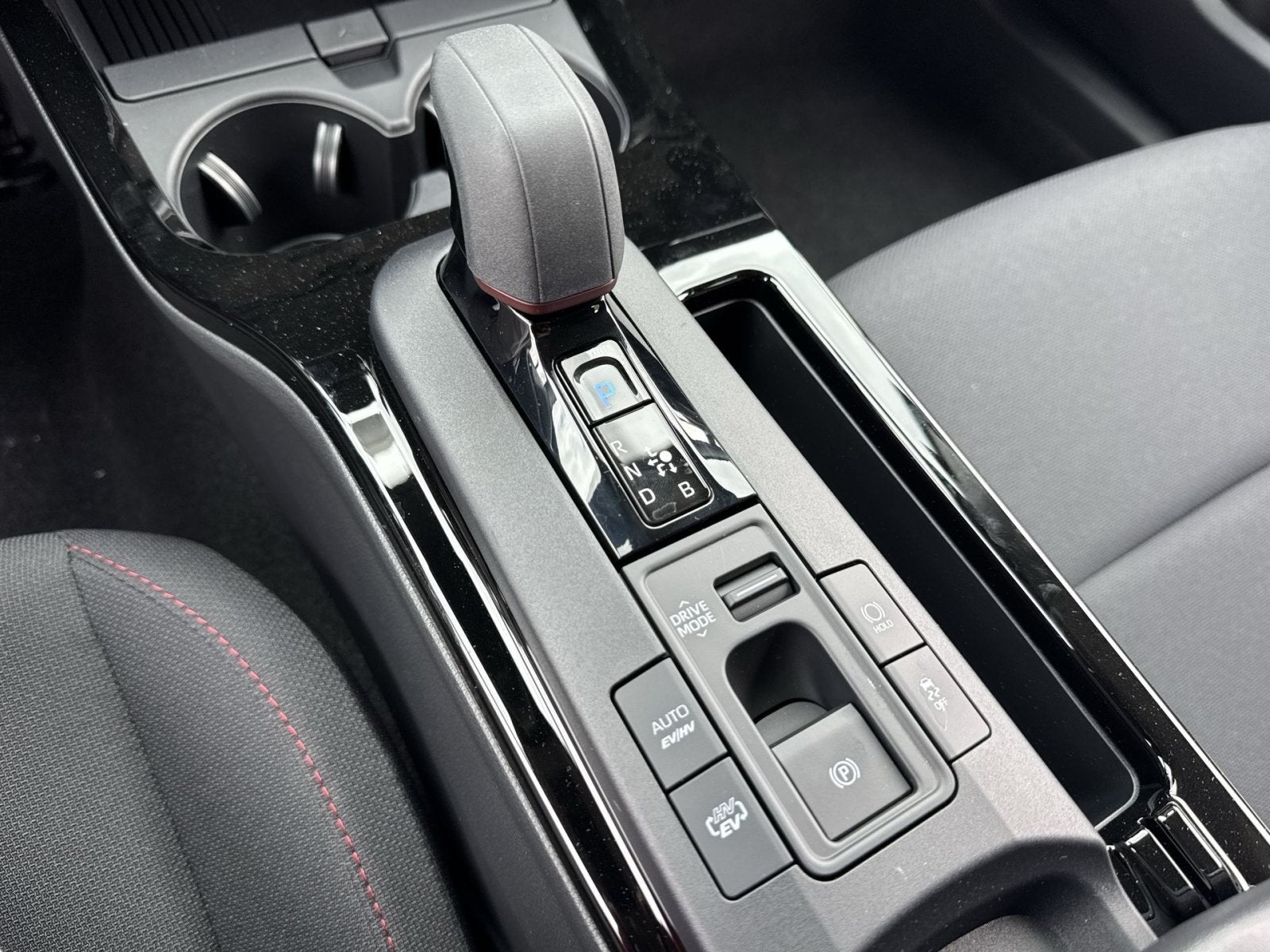 2026 Toyota Prius Plug-in Hybrid SE - Photo 46