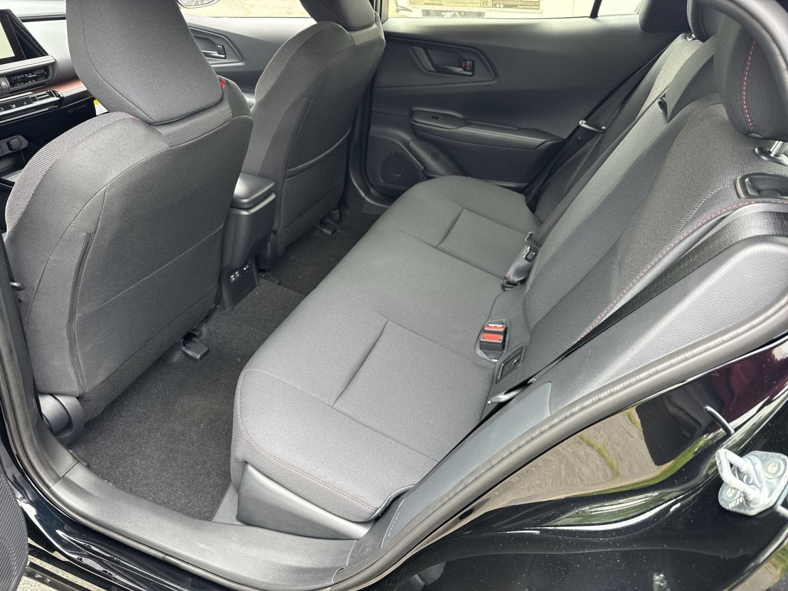 2026 Toyota Prius Plug-in Hybrid SE - Photo 48
