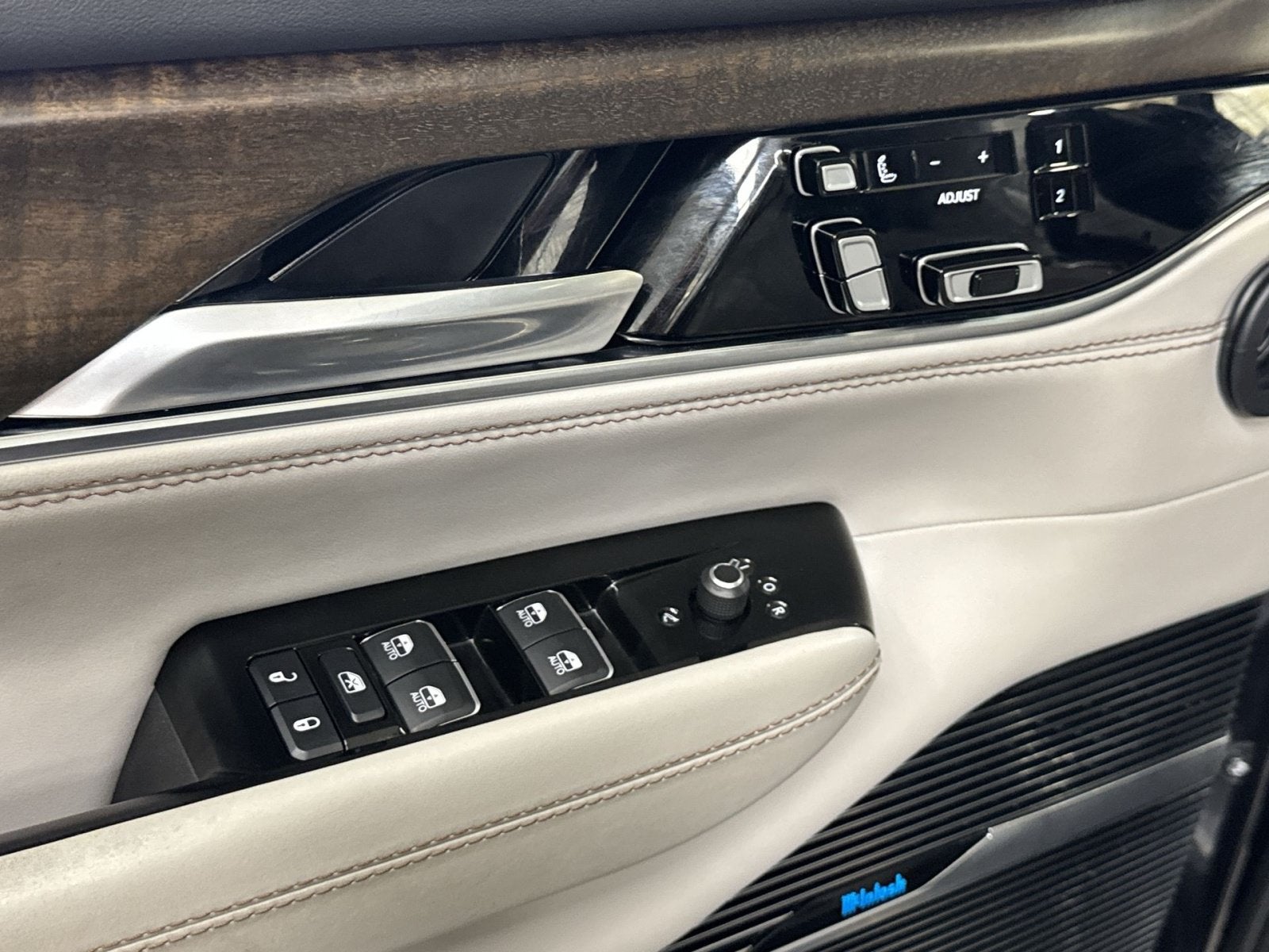 2023 Jeep Grand Wagoneer Series II