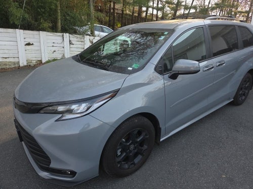 2025 Toyota Sienna Woodland Edition