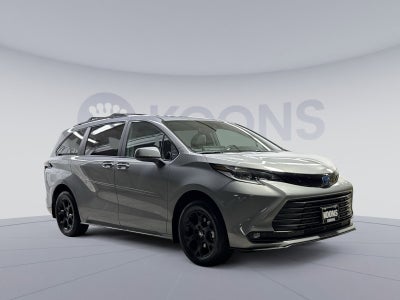 2025 Toyota Sienna Woodland Edition