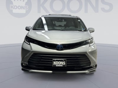 2025 Toyota Sienna Woodland Edition