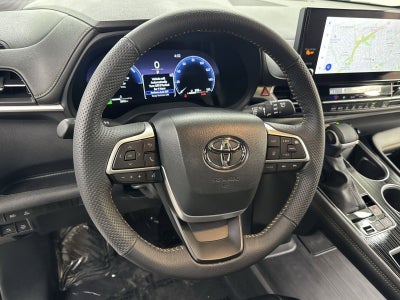2025 Toyota Sienna Woodland Edition