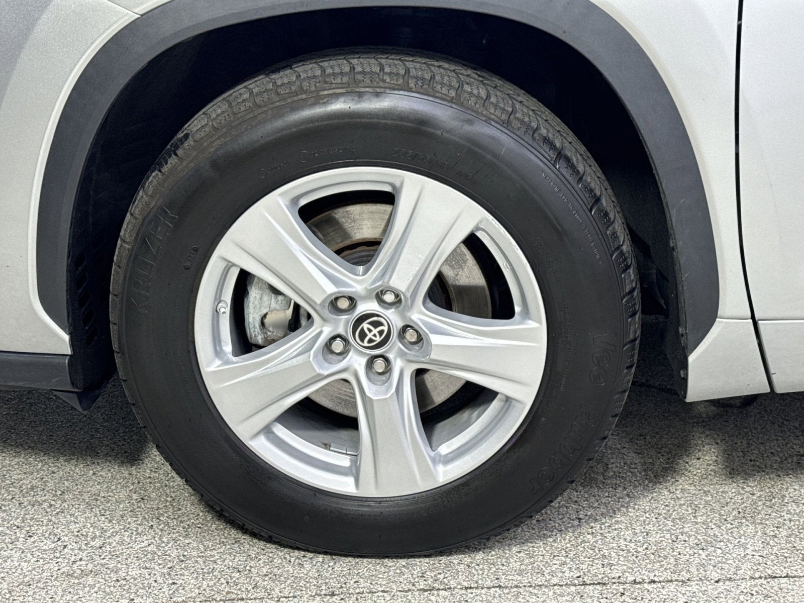 2023 Toyota Highlander LE