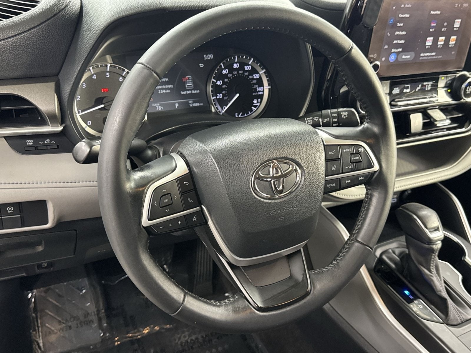 2023 Toyota Highlander LE