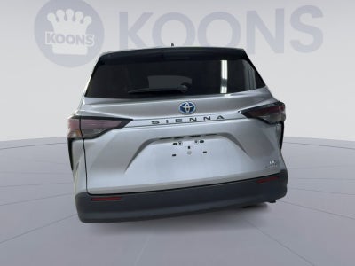 2024 Toyota Sienna LE