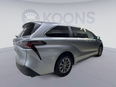 2024 Toyota Sienna LE