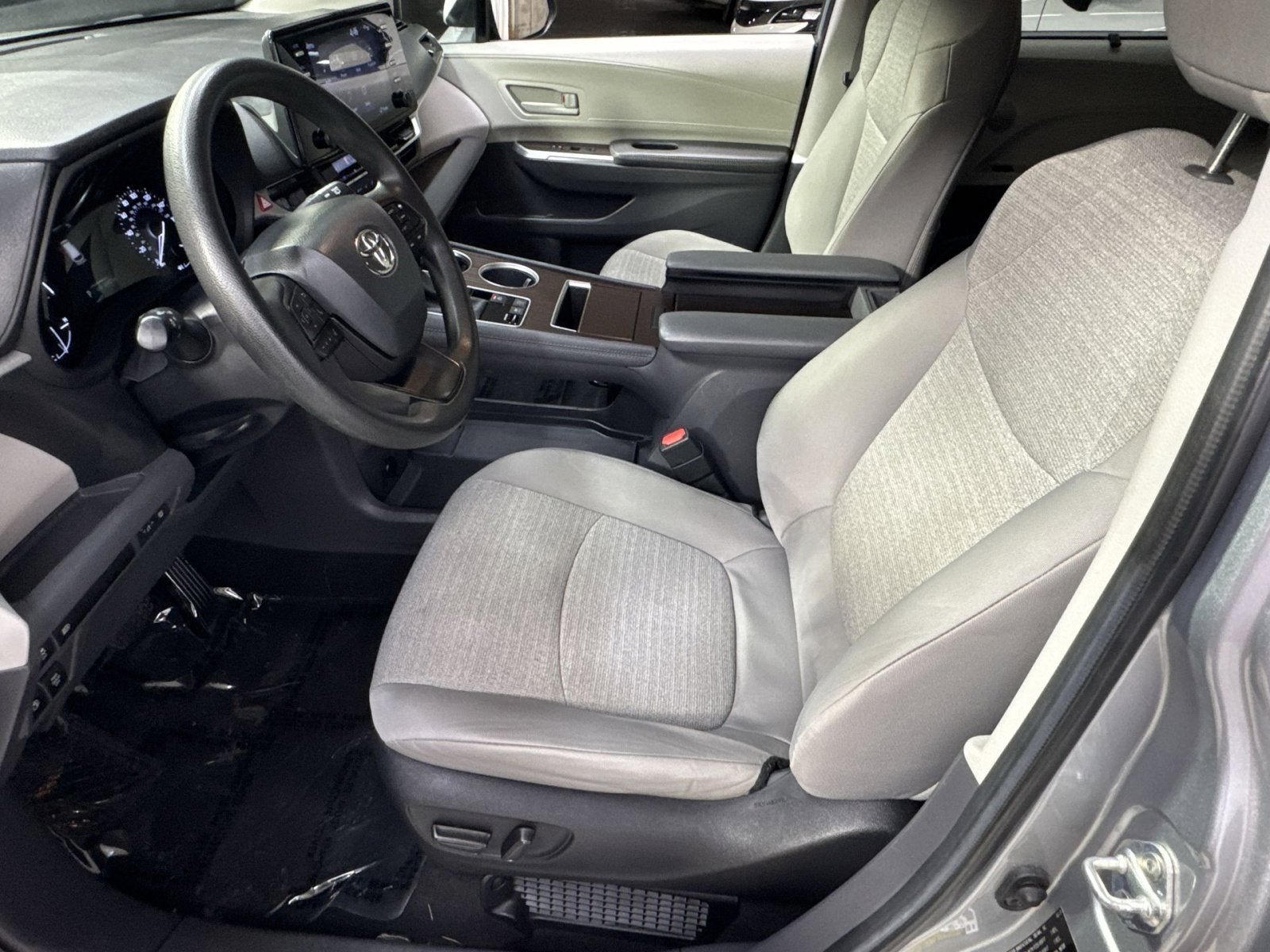 2024 Toyota Sienna LE