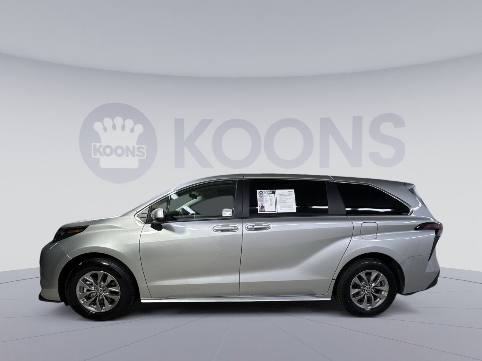 2024 Toyota Sienna LE