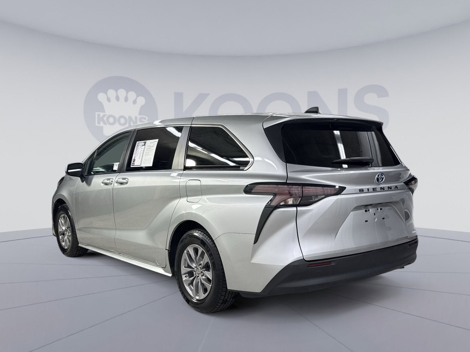 2024 Toyota Sienna LE