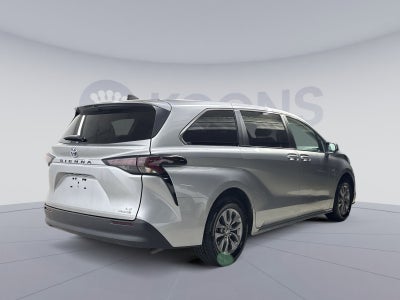 2024 Toyota Sienna LE
