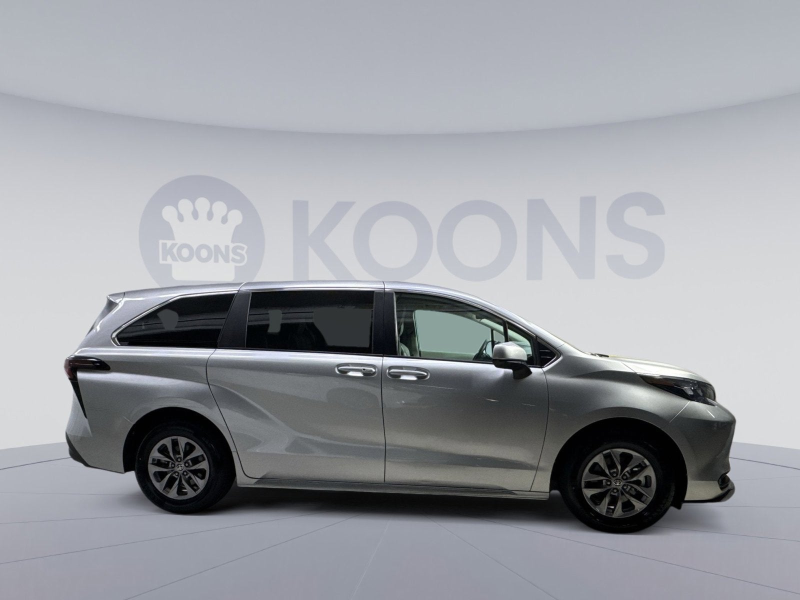 2024 Toyota Sienna LE