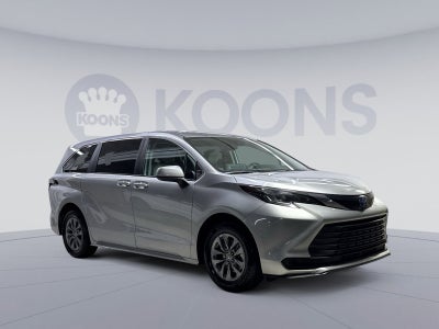 2024 Toyota Sienna LE