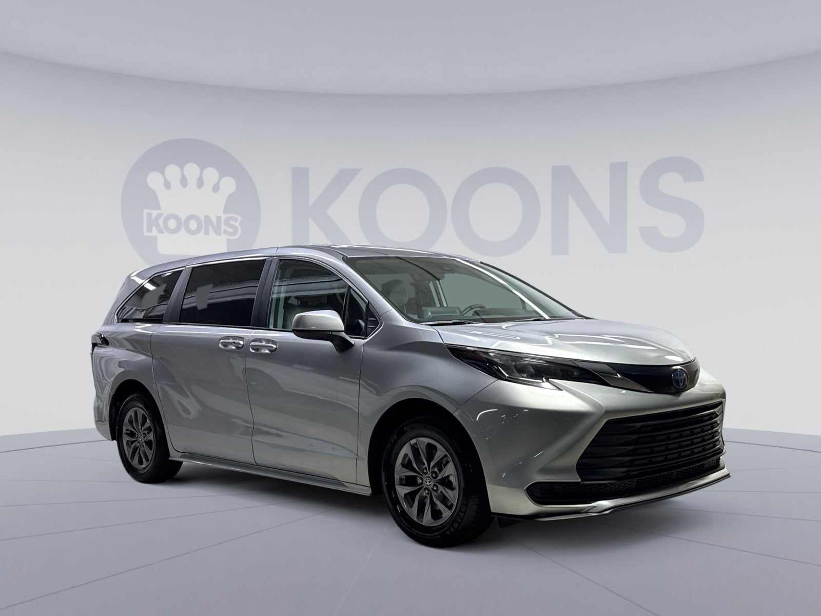 2024 Toyota Sienna LE