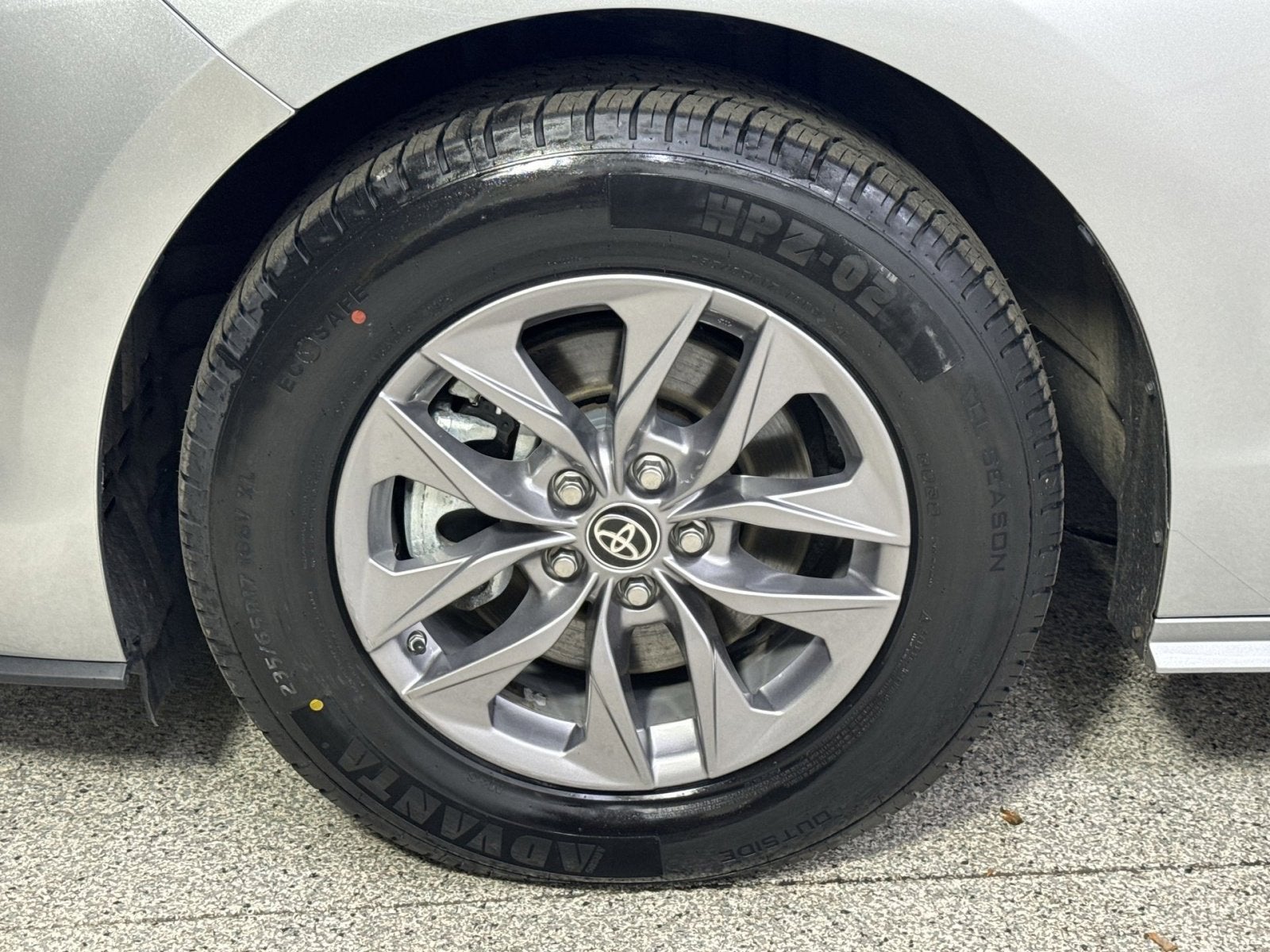 2024 Toyota Sienna LE