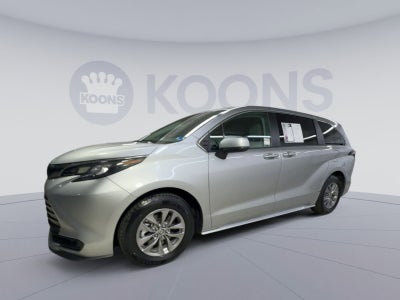 2024 Toyota Sienna LE