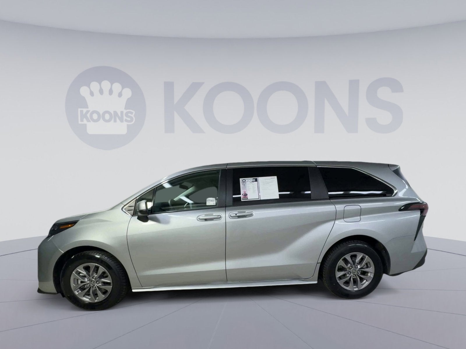2024 Toyota Sienna LE