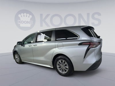 2024 Toyota Sienna LE