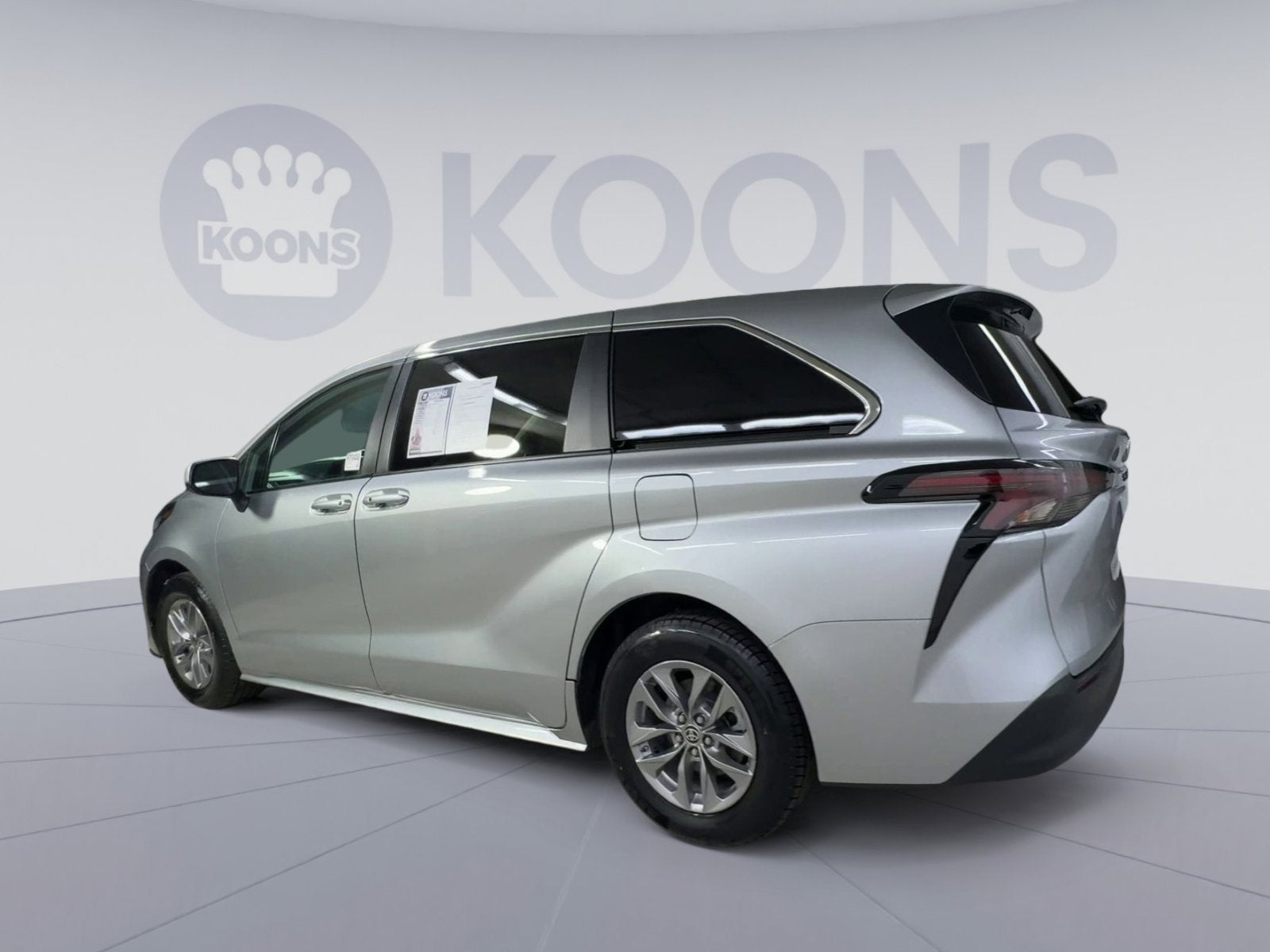 2024 Toyota Sienna LE
