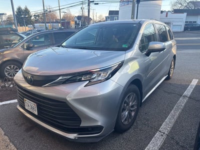 2023 Toyota Sienna LE
