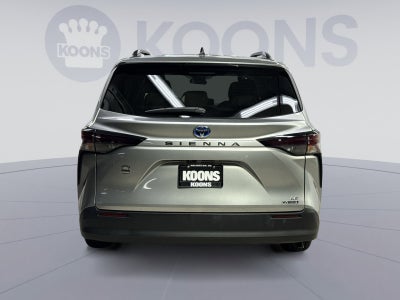 2023 Toyota Sienna LE