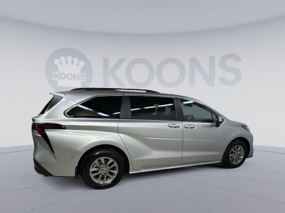 2023 Toyota Sienna LE