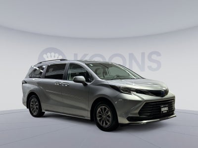 2023 Toyota Sienna LE