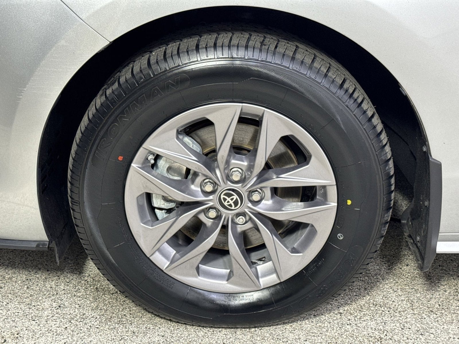2023 Toyota Sienna LE