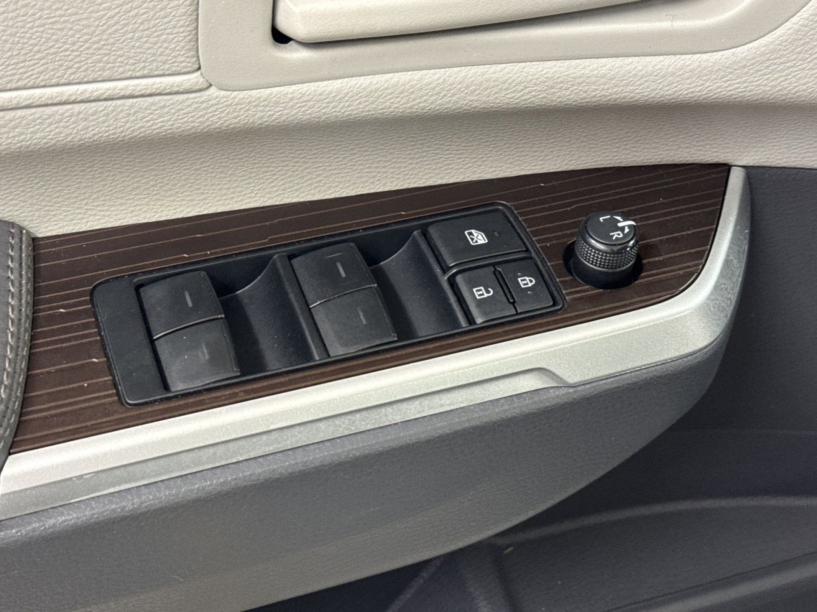 2023 Toyota Sienna LE
