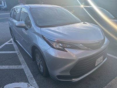 2023 Toyota Sienna LE