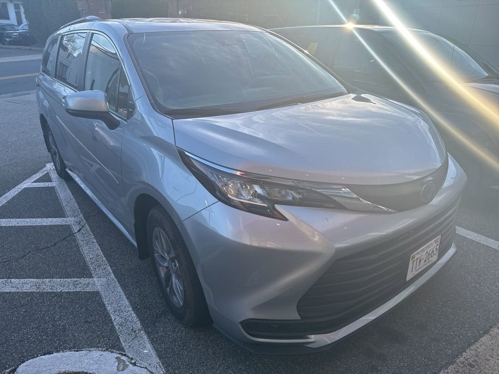 2023 Toyota Sienna LE