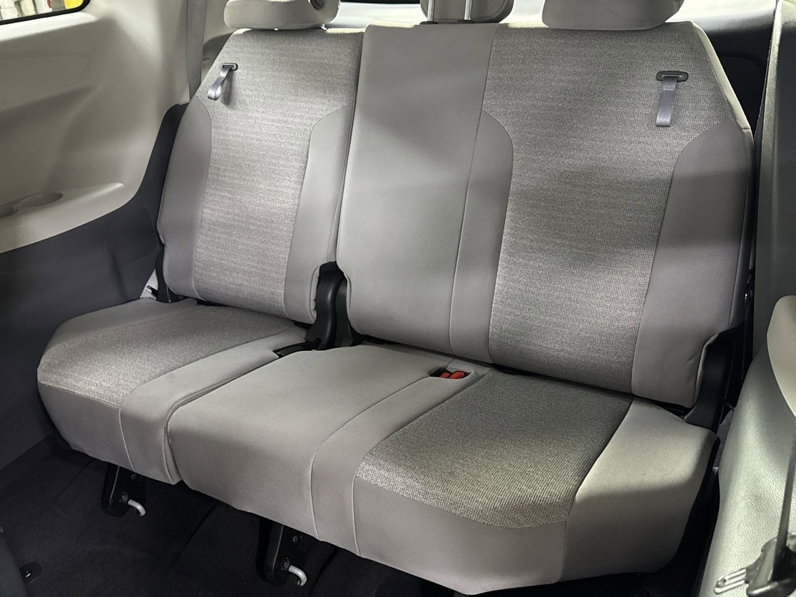 2023 Toyota Sienna LE