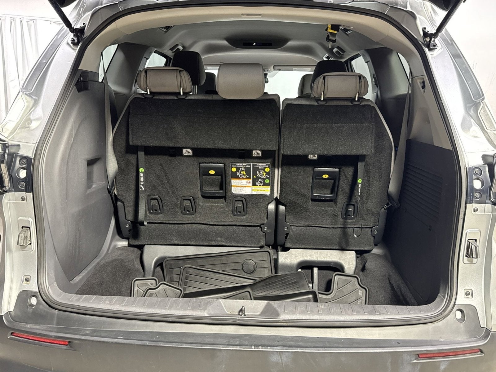 2023 Toyota Sienna LE
