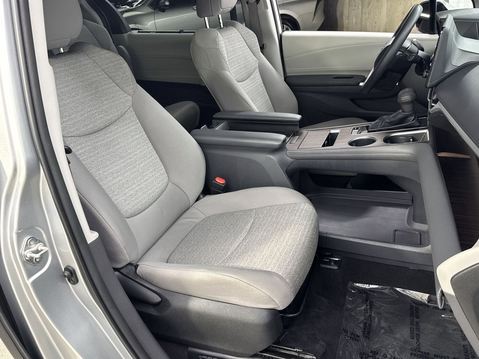 2023 Toyota Sienna LE