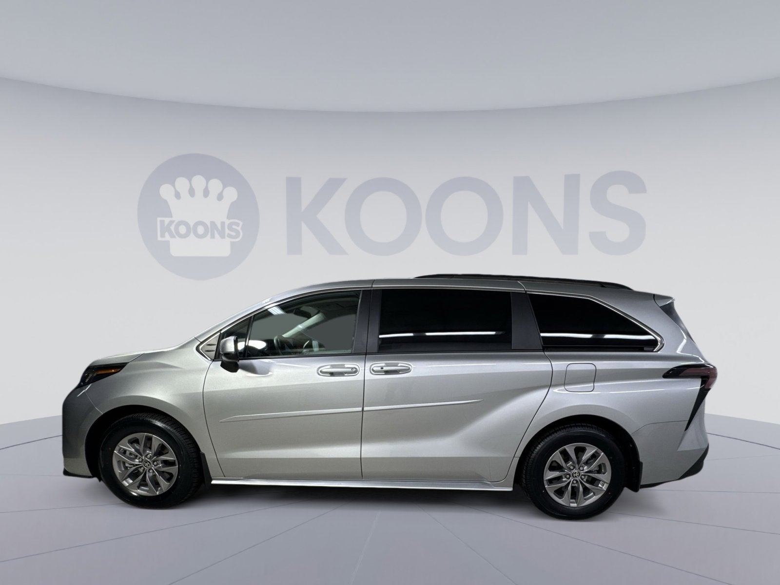 2023 Toyota Sienna LE