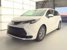2024 Toyota Sienna LE