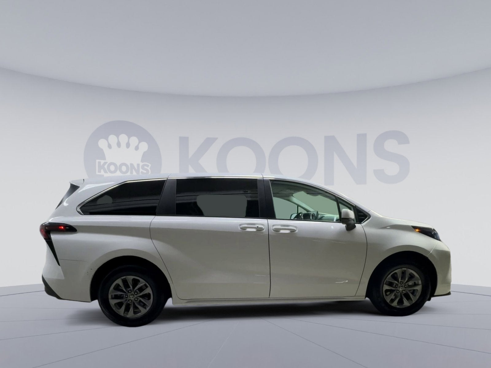 2024 Toyota Sienna LE