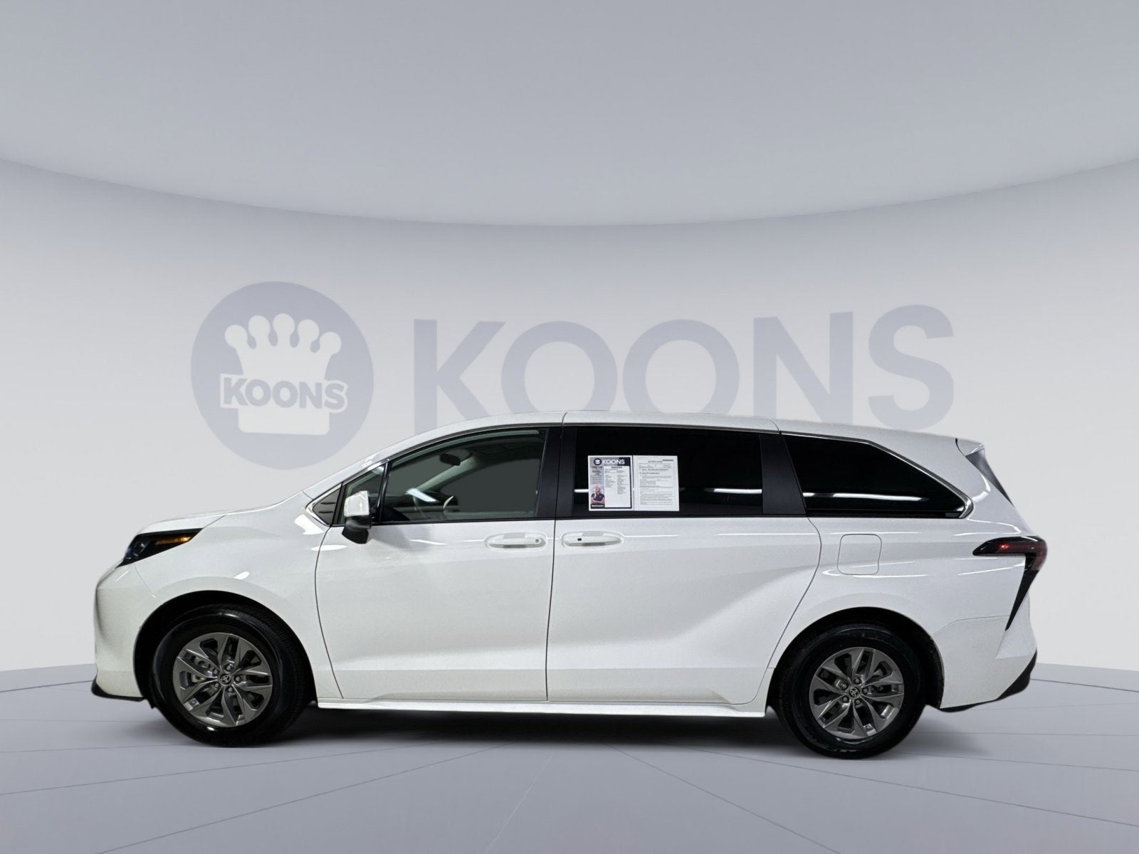 2024 Toyota Sienna LE