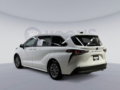 2024 Toyota Sienna LE
