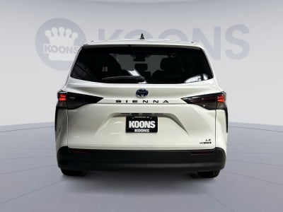 2024 Toyota Sienna LE