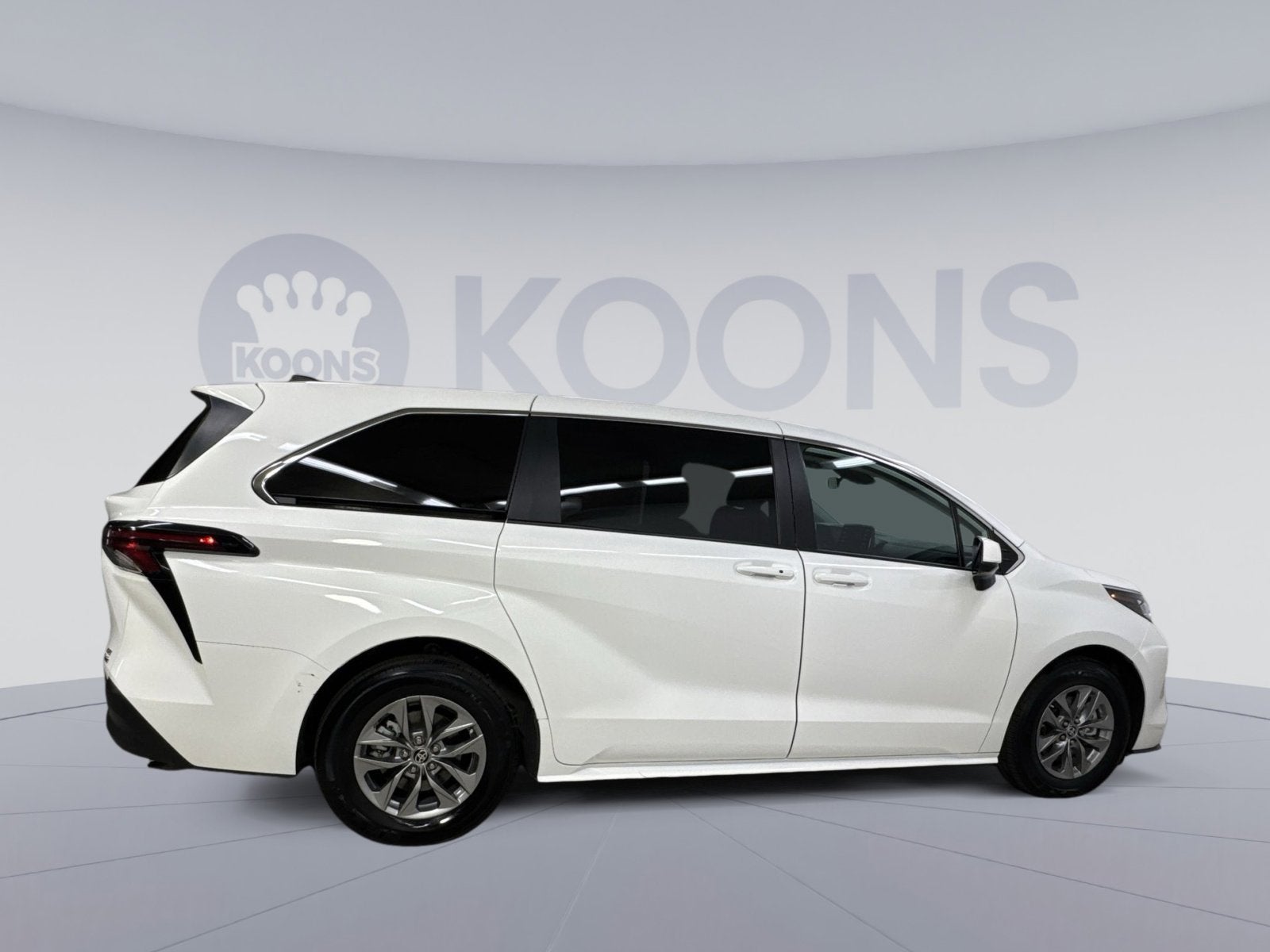 2024 Toyota Sienna LE