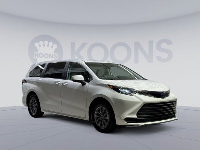 2024 Toyota Sienna LE