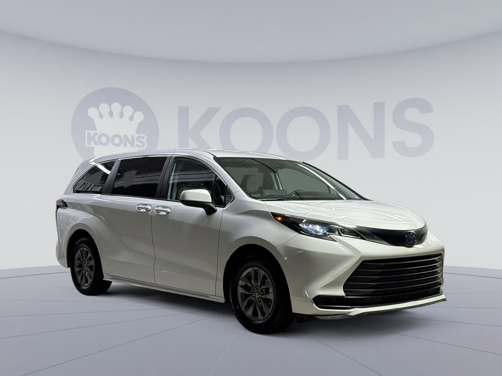 2024 Toyota Sienna LE