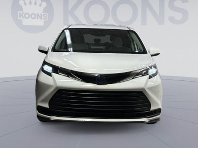2024 Toyota Sienna LE