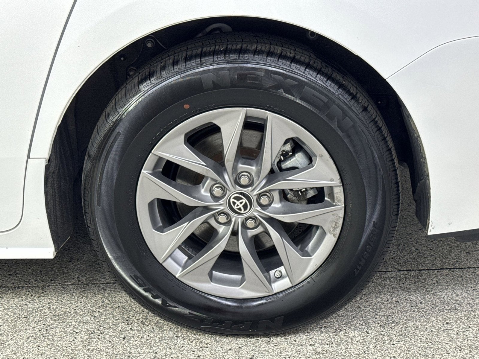 2024 Toyota Sienna LE