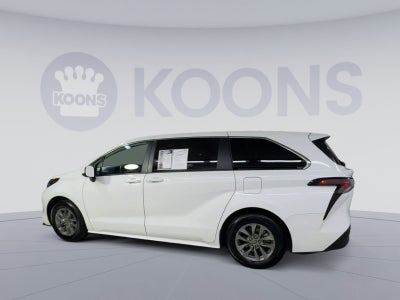 2024 Toyota Sienna LE