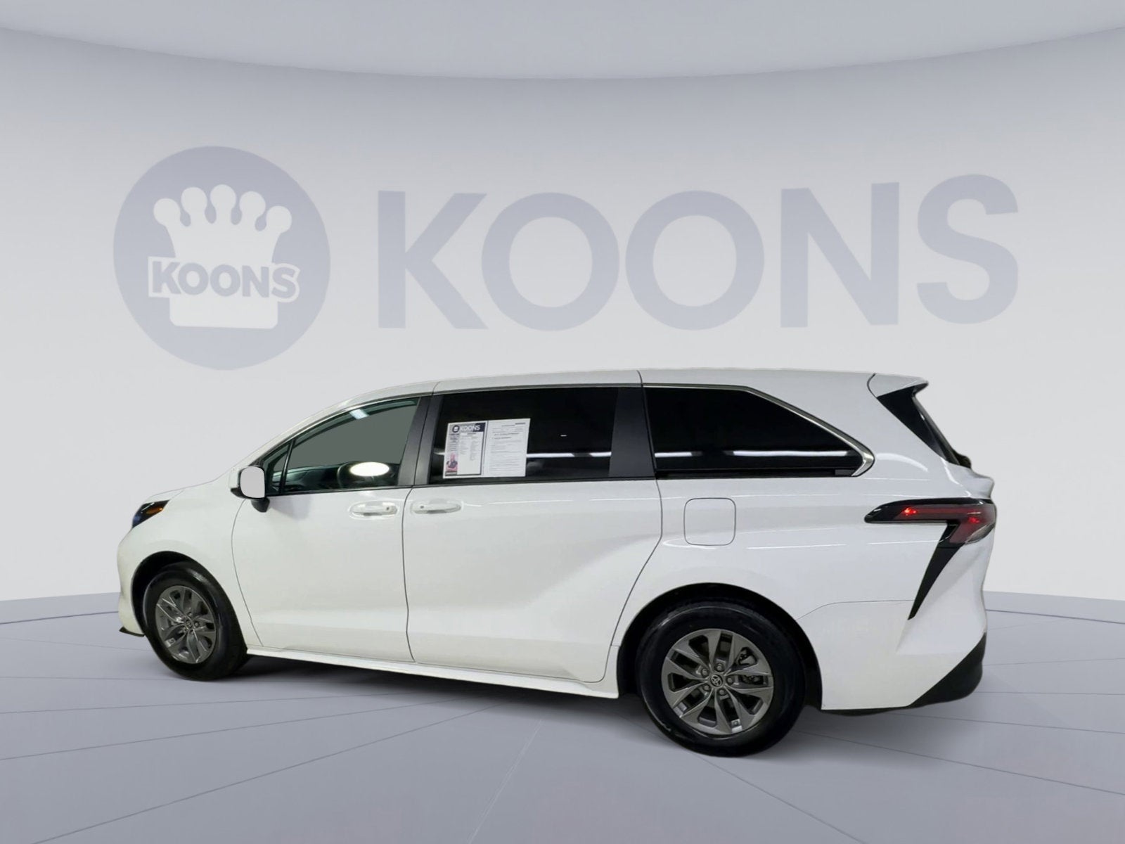2024 Toyota Sienna LE